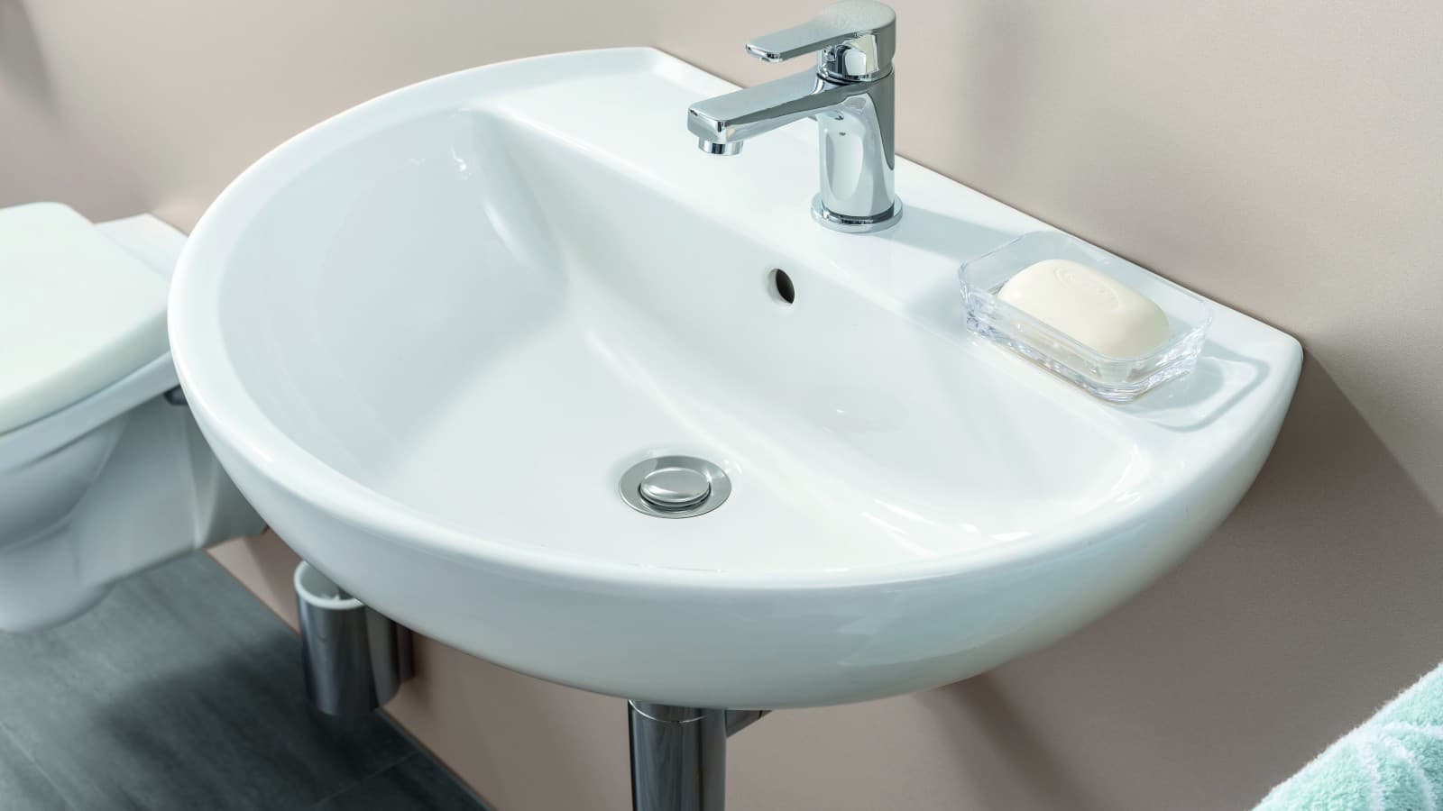Twyford Alcona washbasin with Total Install® Twyford Alcona washbasin with Total Install®